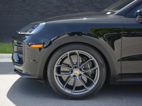 Certified 2024 Porsche Cayenne Turbo GT AWD/4WD image 34