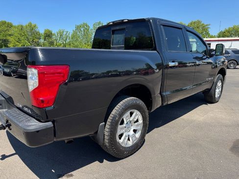 Used 2017 Nissan Titan PRO-4X AWD/4WD image 11