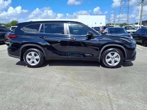 Used 2023 Toyota Highlander L FWD image 27