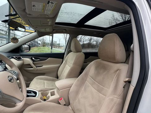 Used 2015 Nissan Rogue SV w/ SV Moonroof Package image 19