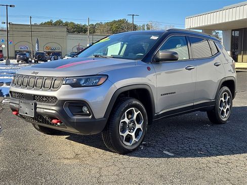 Used 2022 Jeep Compass Trailhawk w/ Trailhawk Convenience Group image 3