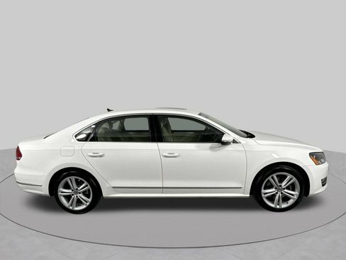 Used 2012 Volkswagen Passat TDI SE FWD image 33