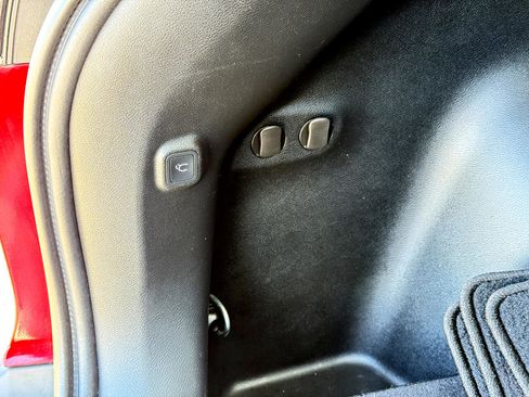 Used 2019 Jeep Cherokee Latitude Plus w/ Comfort/Convenience Group image 40