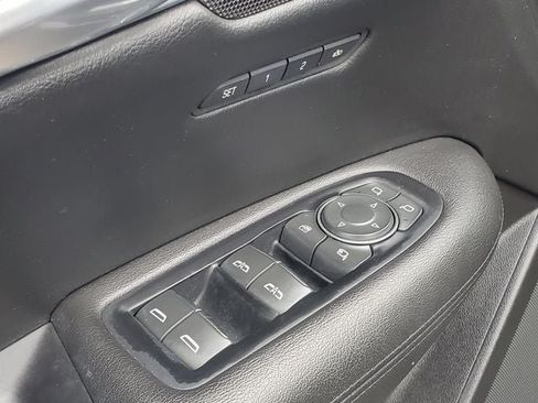 Used 2017 Cadillac XT5 Luxury w/ Driver Awareness Package FWD image 8