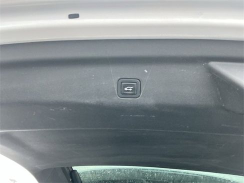 Used 2023 GMC Yukon Denali Ultimate image 32