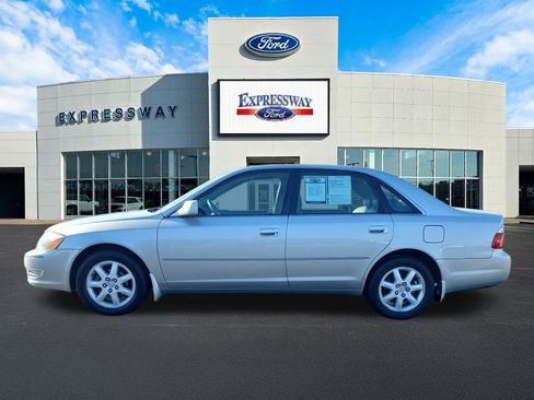 Used 2004 Toyota Avalon XLS image 9
