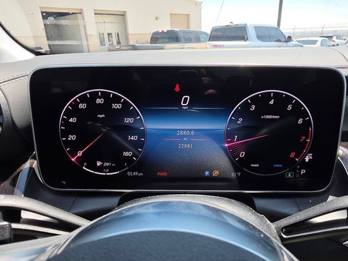 Used 2024 Mercedes-Benz GLC 300 4MATIC image 30