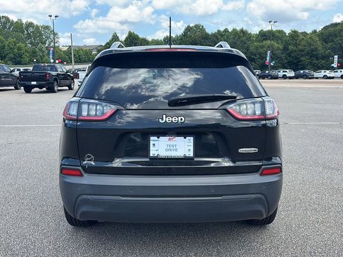 Used 2021 Jeep Cherokee Latitude Plus w/ Sun & Sound Group FWD image 4