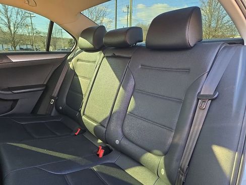 Used 2017 Volkswagen Jetta SE image 13