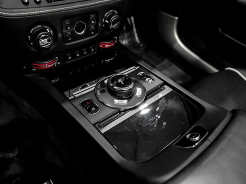 Used 2018 Rolls-Royce Dawn image 26