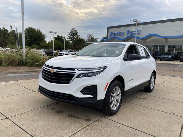 Used 2023 Chevrolet Equinox LS AWD/4WD image 4