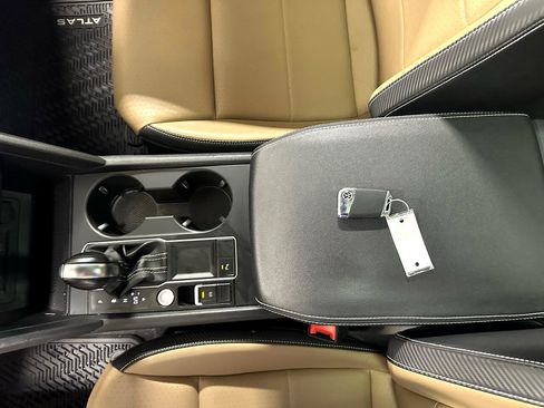 Used 2021 Volkswagen Atlas Cross Sport SE w/ Panoramic Sunroof Package image 24