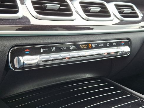 Used 2023 Mercedes-Benz GLS 450 4MATIC image 18