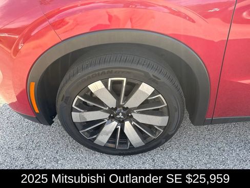 Used 2025 Mitsubishi Outlander SE AWD/4WD image 9