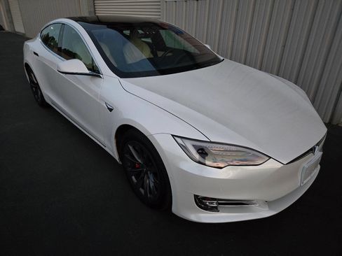 Used 2020 Tesla Model S Performance image 12