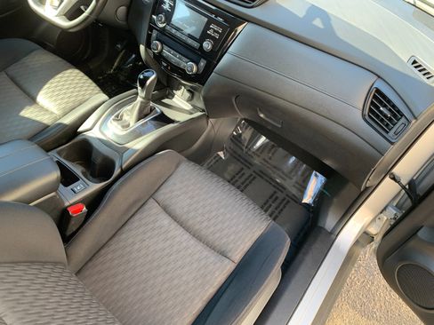 Used 2017 Nissan Rogue SV image 35