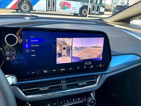 Used 2025 Chevrolet Equinox EV LT w/ Convenience Package image 18