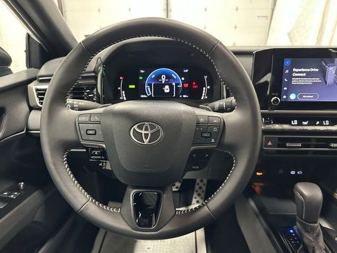 Used 2026 Toyota Camry Hybrid FWD image 18