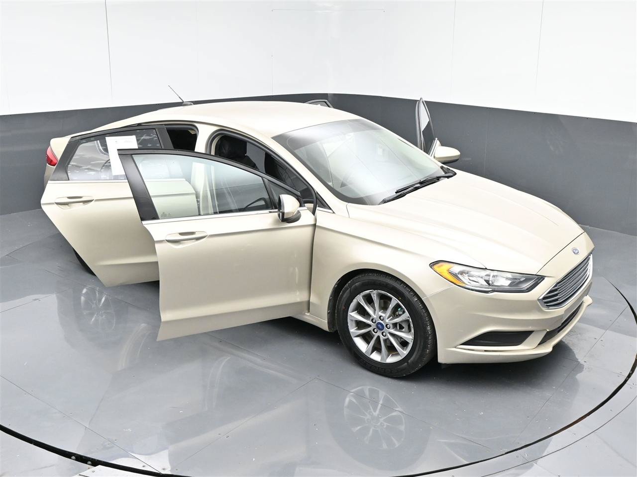 Used 2017 Ford Fusion SE w/ Fusion SE Technology Package FWD image 37