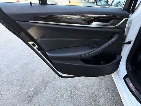 Used 2019 BMW 530i RWD image 11