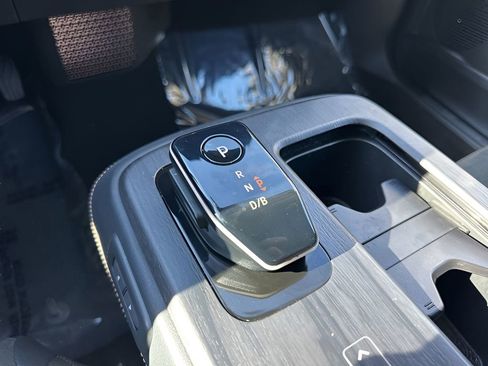 Used 2023 Nissan Ariya AWD image 17