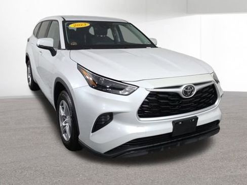 Used 2023 Toyota Highlander L image 3