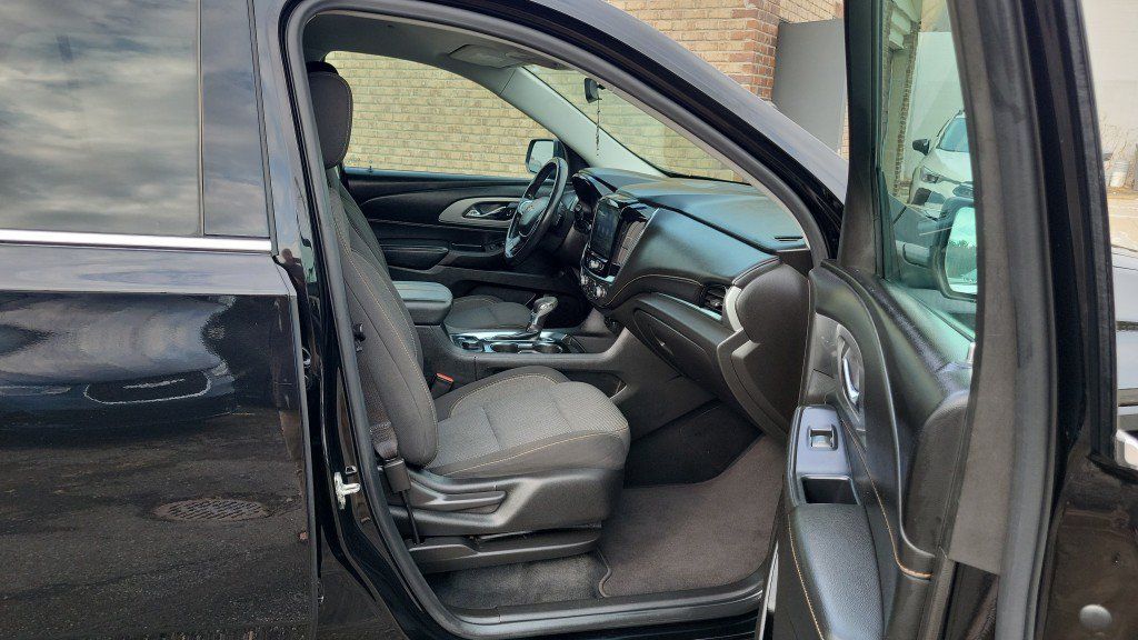 Used 2021 Chevrolet Traverse LT FWD image 19