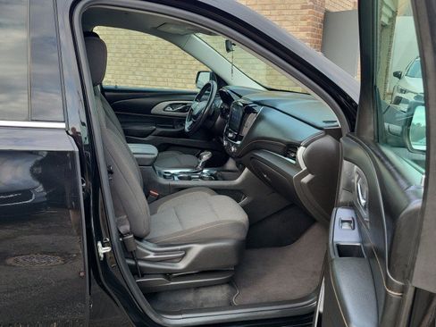 Used 2021 Chevrolet Traverse LT FWD image 19