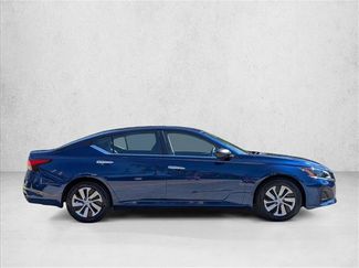 Used 2024 Nissan Altima 2.5 S FWD video 4