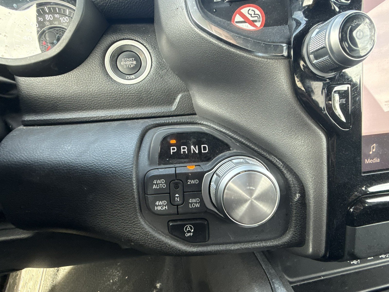 Used 2025 RAM 1500 Laramie AWD/4WD image 16