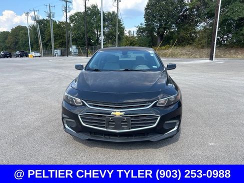 Used 2017 Chevrolet Malibu LT FWD image 2