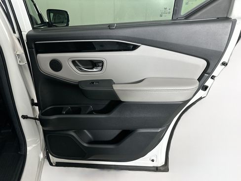 Used 2025 Honda Pilot Touring image 33