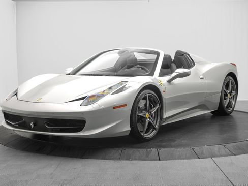 Used 2012 Ferrari 458 Spider RWD image 3