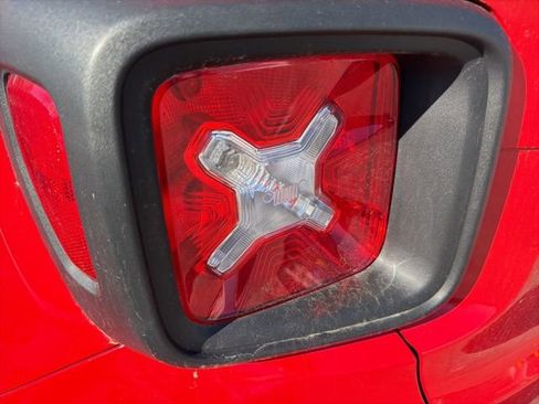 Used 2017 Jeep Renegade Latitude w/ Cold Weather Group image 7