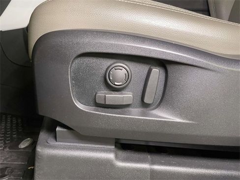 Used 2020 Land Rover Defender 110 First Edition image 16