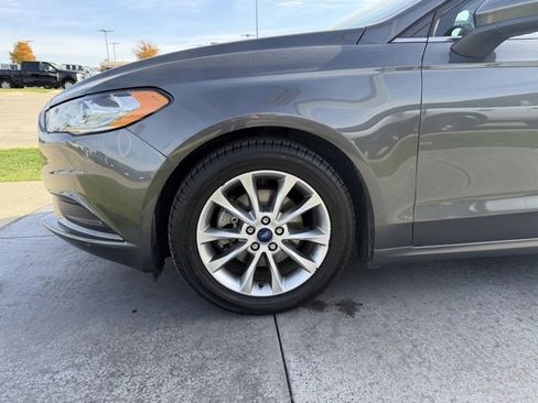 Certified 2017 Ford Fusion SE w/ Fusion SE Technology Package image 4