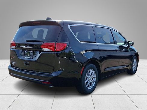 New 2026 Chrysler Voyager LX image 4