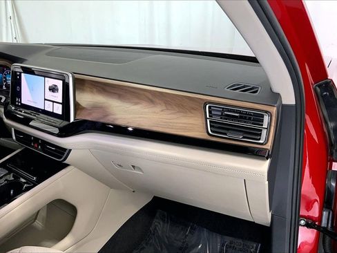 Used 2024 Volkswagen Atlas SE w/ Black Wheel Package FWD image 16