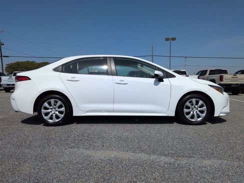 Used 2024 Toyota Corolla LE FWD image 3