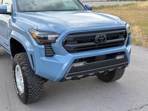 Used 2026 Toyota Tacoma SR5 AWD/4WD image 3