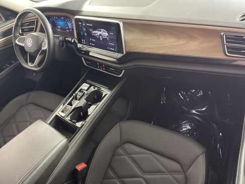 Used 2024 Volkswagen Atlas SE image 26