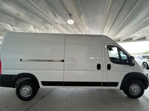 Used 2025 RAM ProMaster 2500 w/ Convenience Group image 3