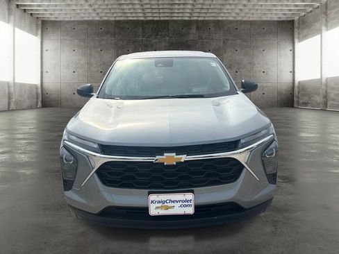 Used 2026 Chevrolet Trax LS FWD image 2