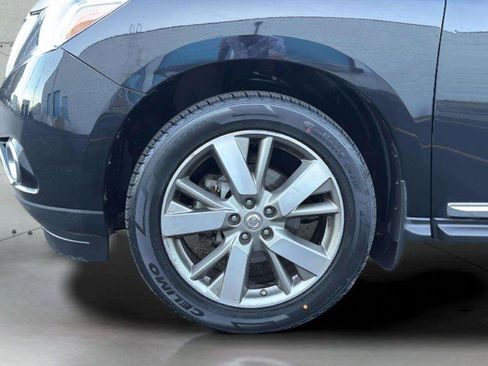 Used 2015 Nissan Pathfinder Platinum w/ Family Entertainment Package FWD image 37