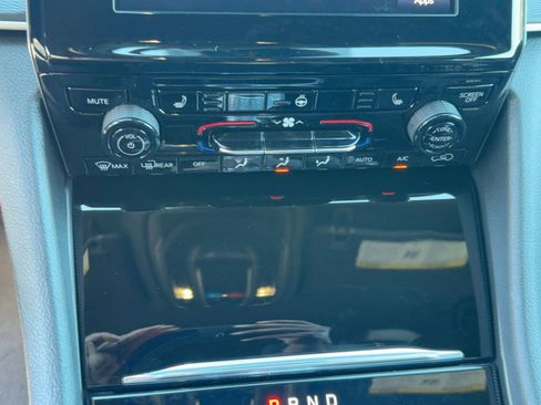 New 2025 Jeep Grand Cherokee Altitude image 24