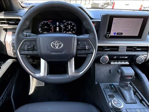 Certified 2025 Toyota Tacoma TRD Off-Road image 6