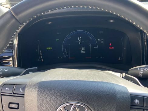 Used 2025 Toyota Camry SE w/ Convenience Package FWD image 37