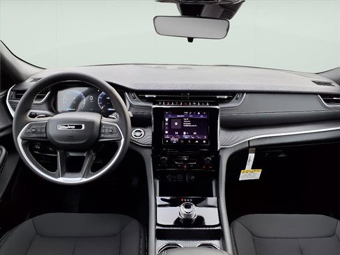 New 2025 Jeep Grand Cherokee Laredo X image 8