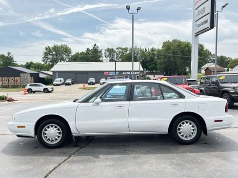 Used 1998 Oldsmobile 88 FWD image 6