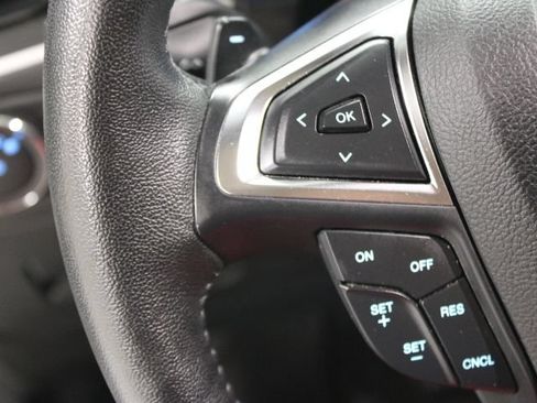 Used 2017 Ford Edge SEL FWD image 33